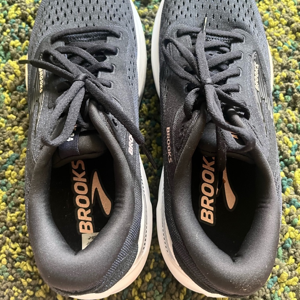 Brooks Women’s Black and White Running Shoe with Subtle Peach Accent - Picture 3 of 9